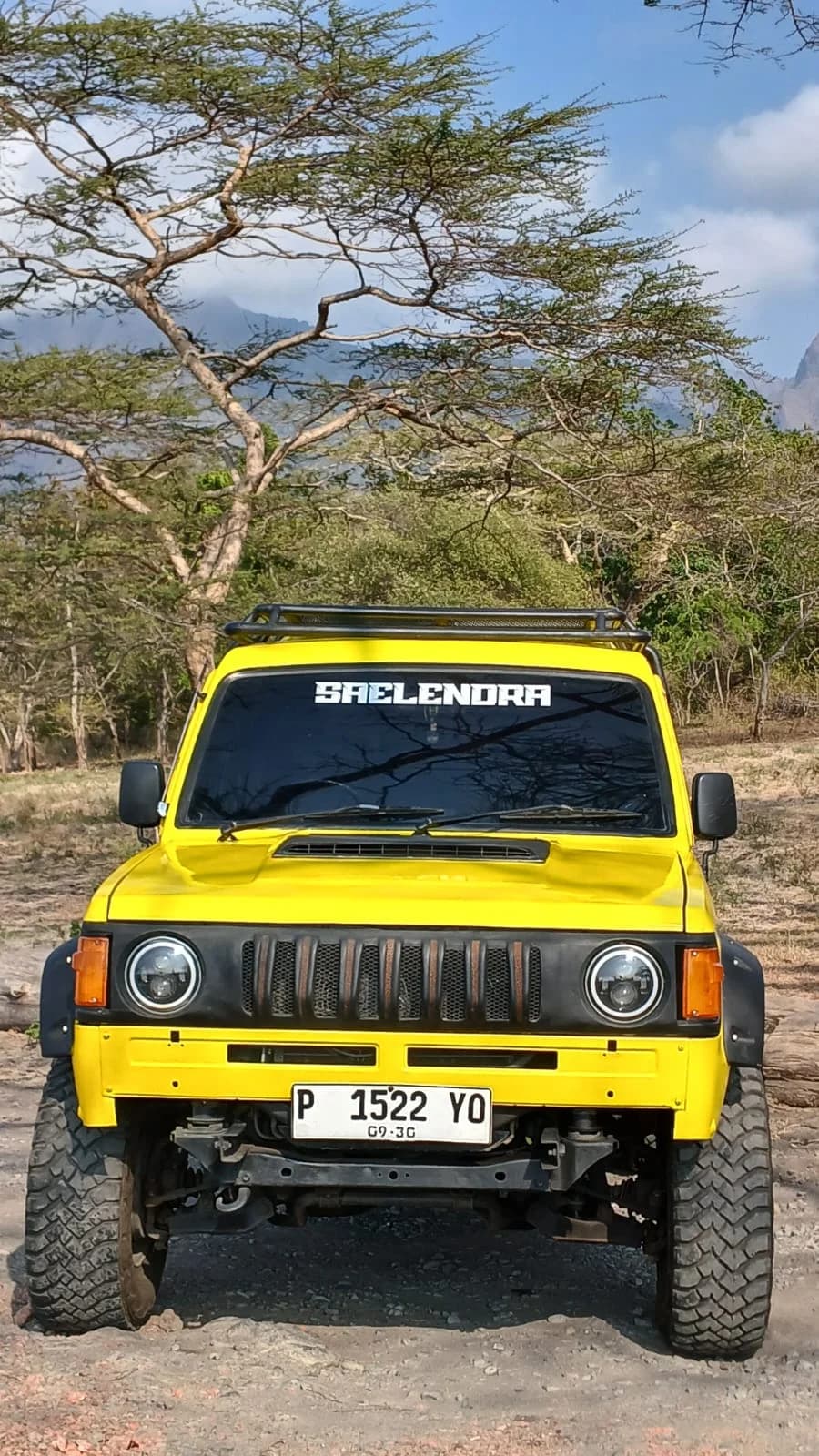 Armada Jeep 4x4 Kuning siap di Pos Batangan gerbang utama Baluran